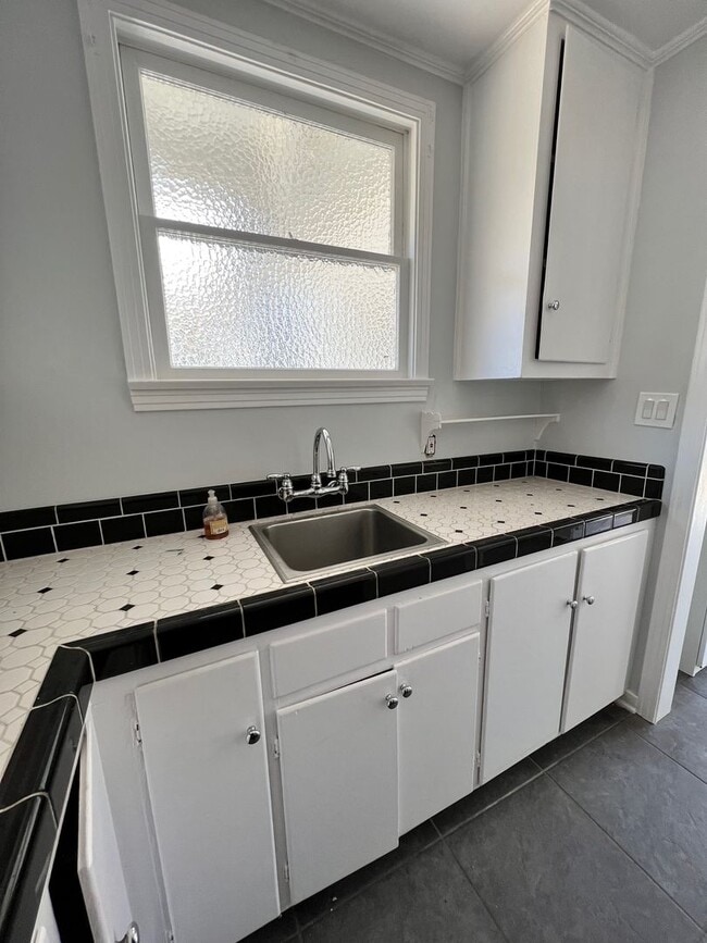 612-614 Mulberry Ave in Santa Barbara, CA - Building Photo - Building Photo