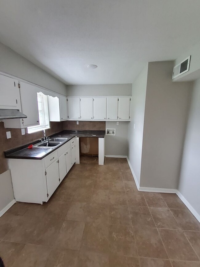 Welcome to this charming 3 bedroom, 1 bath in Memphis, TN - Foto de edificio - Building Photo
