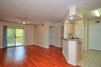 712 Crest Pines Dr in Orlando, FL - Building Photo - Building Photo