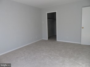 5340 Holmes Run Pkwy-Unit -200 in Alexandria, VA - Building Photo - Building Photo