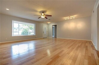 8115 Claremont Dr in Dallas, TX - Building Photo - Building Photo