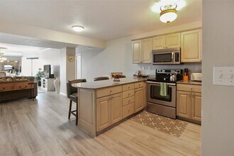 1050 Longboat Club Rd in Longboat Key, FL - Building Photo - Building Photo