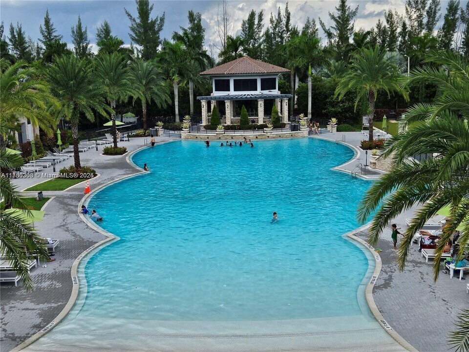 8151 NW 104th Ave in Doral, FL - Building Photo