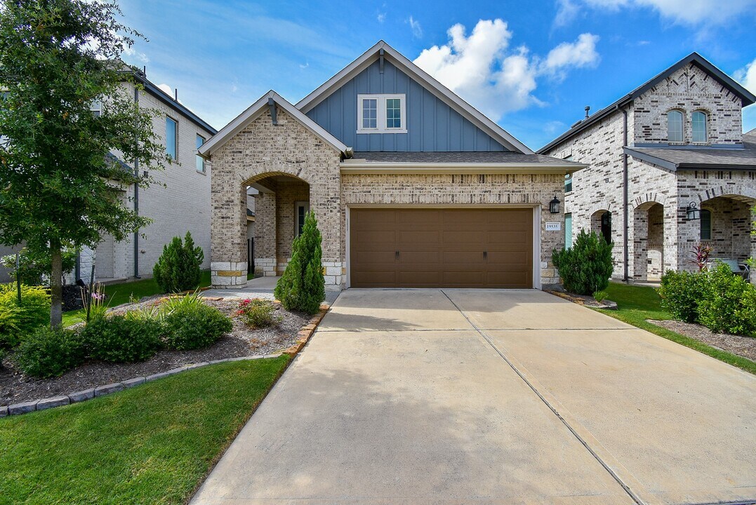 19535 Shady Hike Ln in Cypress, TX - Building Photo
