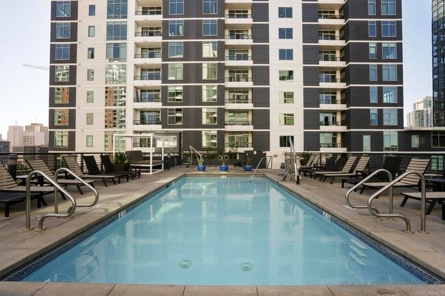 425 W Beech St in San Diego, CA - Building Photo - Building Photo