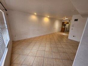 2929 W Oak Ridge Rd, Unit A4 in Orlando, FL - Building Photo - Building Photo