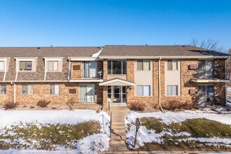 4121 W Rivers Edge Cir in Brown Deer, WI - Foto de edificio - Building Photo