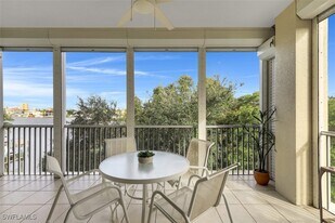 450 Launch Cir in Naples, FL - Building Photo