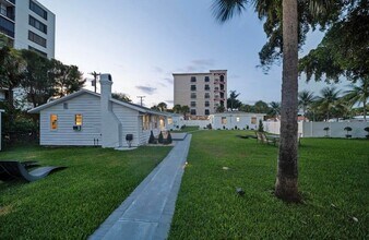 2317 N Ocean Blvd in Fort Lauderdale, FL - Building Photo - Building Photo