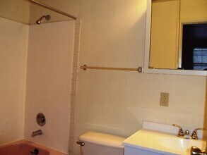 1300 Ponce de Leon-Unit -7 in Coral Gables, FL - Building Photo - Building Photo