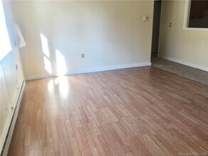 113 Niles Hill Rd in New London, CT - Building Photo - Building Photo