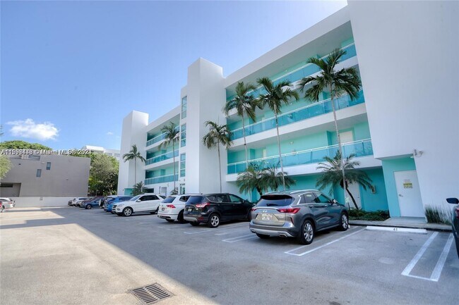 652 NE 63rd St, Unit 206 in Miami, FL - Building Photo - Building Photo