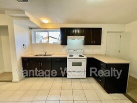 630-2B Belgo Rd in Kelowna, BC - Building Photo