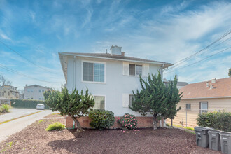 1570 Buena Vista Ave in Alameda, CA - Foto de edificio - Building Photo