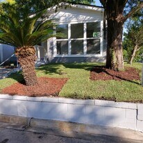 27 Stirling St in Savannah, GA - Building Photo