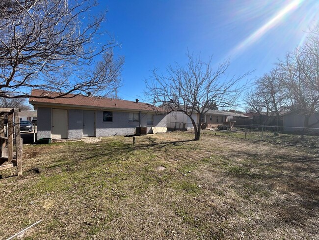 1101 Tensley Dr in Garland, TX - Building Photo - Building Photo