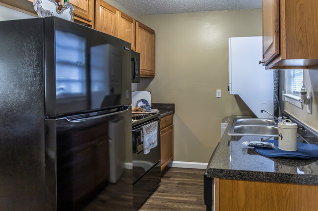 Shelby Pointe Townhomes in Memphis, TN - Building Photo - Interior Photo