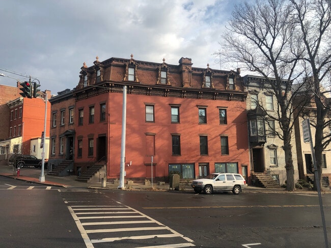 1 Ten Broeck St, Unit 3