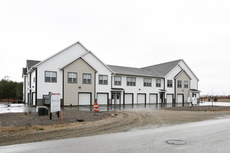 Platinum Pines in Muskegon, MI - Building Photo - Building Photo