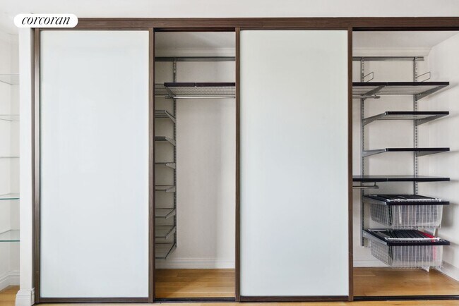 347 W 57th St in New York, NY - Building Photo - Building Photo