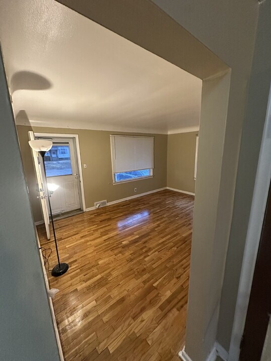 1436 Berrywood Ln in Flint, MI - Building Photo