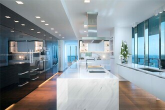 19575 Collins Ave, Unit 39 in Sunny Isles Beach, FL - Building Photo - Building Photo