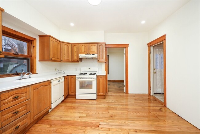 84 Rogers Ave in Somerville, MA - Building Photo - Building Photo