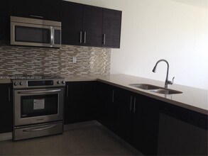 10350 NW 70th Terrace in Doral, FL - Building Photo - Building Photo