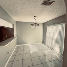 721 Kensington Lake Cir in Brandon, FL - Foto de edificio - Building Photo