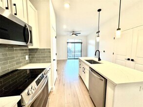 2300 Richmond Ave. in Houston, TX - Foto de edificio - Building Photo