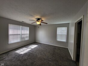 2704 Winding Creek Ln in Greenfield, IN - Building Photo - Building Photo