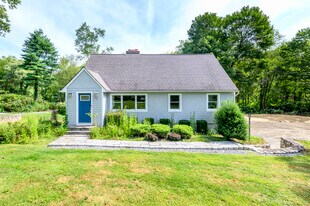 72 Harvey Rd in Ridgefield, CT - Building Photo