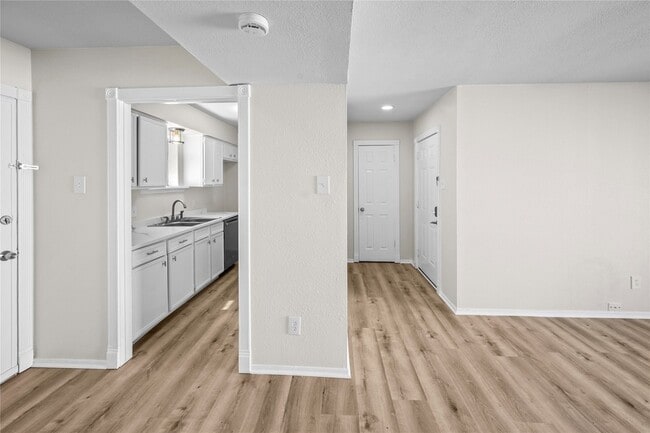 10574 High Hollows Dr, Unit 265 in Dallas, TX - Building Photo - Building Photo