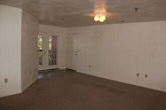 106 Collegiate Ct-Unit -19 in Blacksburg, VA - Building Photo - Building Photo