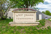 West Prairie Townhomes in Johnston, IA - Foto de edificio - Building Photo