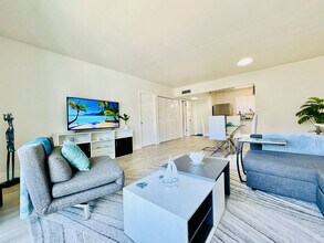 3626 NE 168th St in North Miami Beach, FL - Building Photo - Building Photo