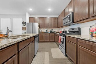 24715 Oakheath Arbor Ln in Huffman, TX - Building Photo - Building Photo