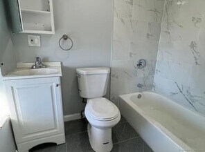 455 E Main St, Unit 3R in Bridgeport, CT - Building Photo - Building Photo