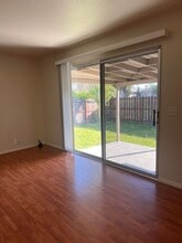 201 E Holly Ave in Atwater, CA - Building Photo - Building Photo