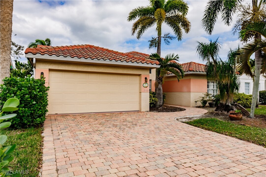 7303 Mill Pond Cir in Naples, FL - Building Photo