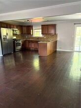 3211 Flamingo Dr in East Point, GA - Foto de edificio - Building Photo