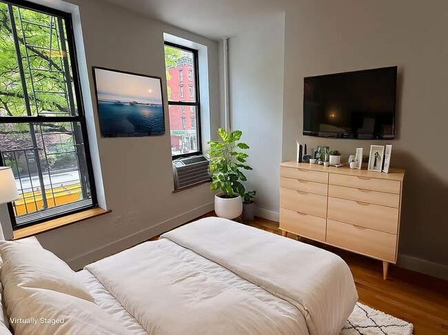 639 10th Ave in New York, NY - Building Photo - Building Photo