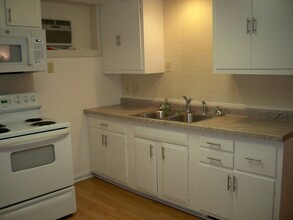 331 W Cedar St, Unit Apt 1 in Springfield, IL - Building Photo - Building Photo
