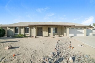 5720 W Purdue Ave in Glendale, AZ - Building Photo