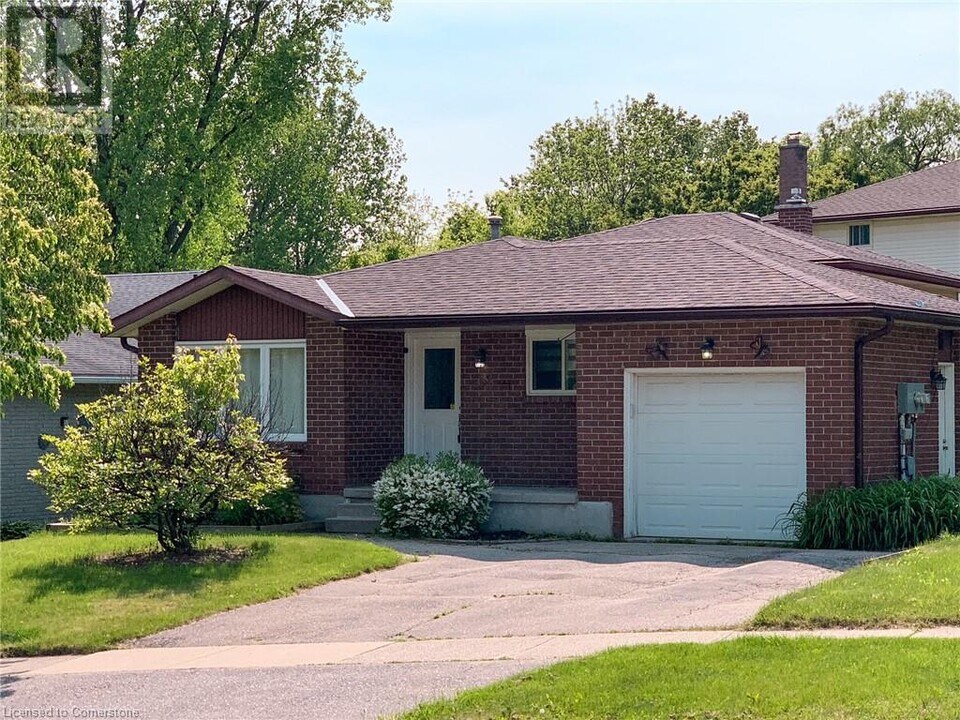 109 Biehn Dr in Kitchener, ON - Building Photo