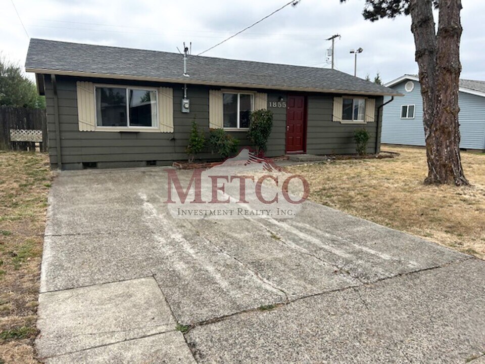 1855 L St in Springfield, OR - Building Photo
