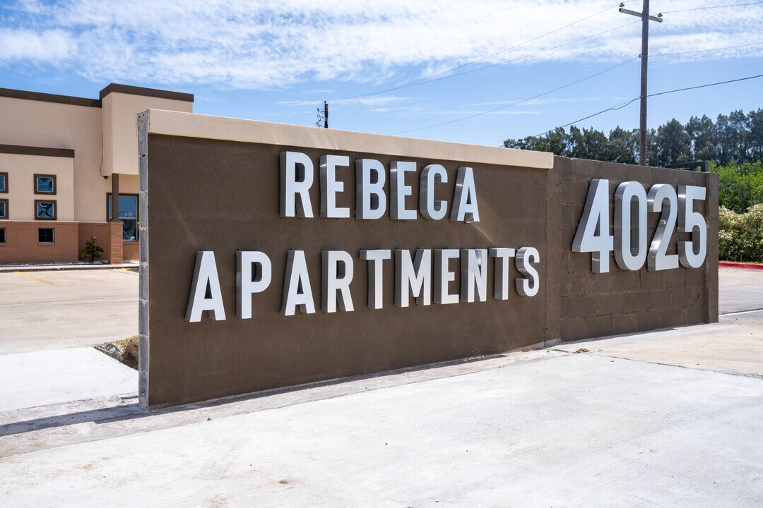 Rebeca Apartments in Brownsville, TX - Foto de edificio