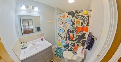 1014 Bluemont Ave in Manhattan, KS - Foto de edificio - Building Photo