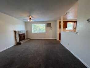 25 Washington St in Medford, OR - Building Photo - Building Photo