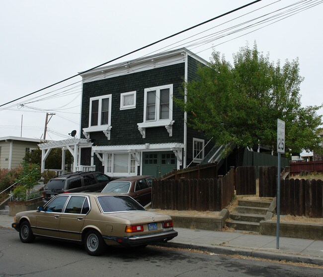 723-725 Santa Clara St in Vallejo, CA - Foto de edificio - Building Photo